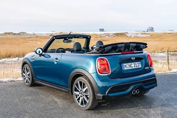 Mini One & Cooper Cabrio: Podrobné specifikace vozidel & Interaktivní nástroj pro srovnání