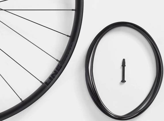 Bontrager Line Comp 30 (zadní kolo) černá/tmavě šedá | KOLA-VISEK.cz