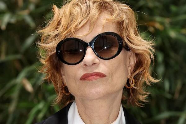 French Icon Isabelle Huppert Debuts a New Shag Haircut in Her Sixties