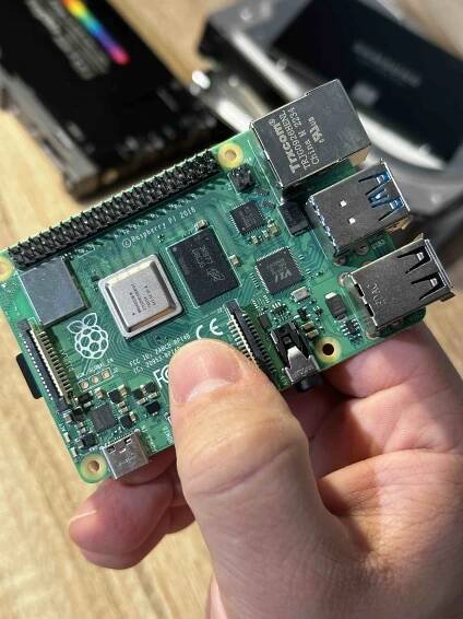 DIY HOME NAS — It's All About The Tech
