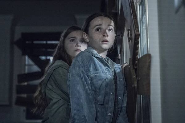 Živí mrtví - Na krev - Z filmu - Anabelle Holloway, Cailey Fleming