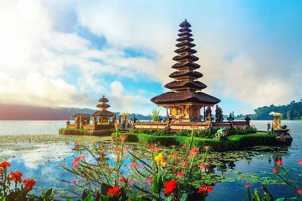 vodní chrám bali - pura ulun danu - bali - stock snímky, obrázky a fotky