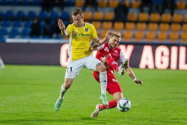 Fotbalisté druholigové FC Vysočina Jihlava v úterý zdolali Pardubice a zajistili si postup do osmifinále českého poháru.