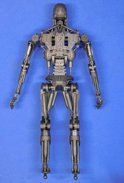 TERMINATOR SALVATION T-700 HOT TOYS 1:6 SCALE FIGURE ENDOSKELETON MMS94