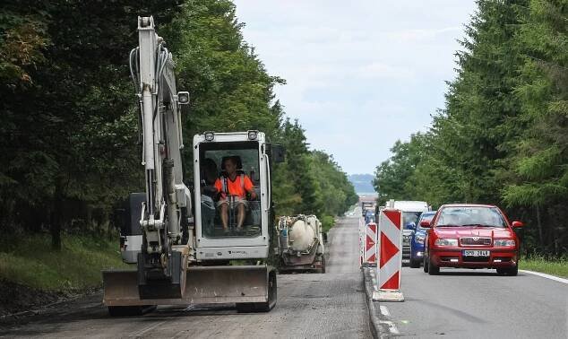 K povinné výbavě řidiče teď patří i mapa s objížďkami