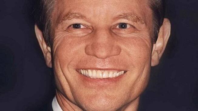 Michael York: legendární d’Artagnan oslavil 82 let. Vážná nemoc krve ho změnila k nepoznání - Médium.cz