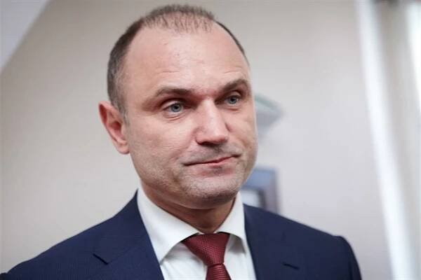 Jsou blbí, líní a neschopní. Exministr Langer zaútočil na resort vnitra