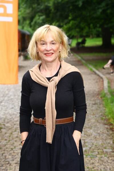 FOTO: Dana vypadá dobře. – stránka 30
