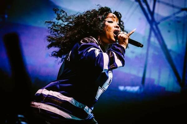 On Her SOS Tour, SZA Makes Small Feelings Huge