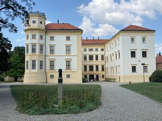 Strážnický zámek - Strážnice - Architektonické památky - Hrady, zámky, tvrze, paláce - Jihomoravský kraj - Strážnice
