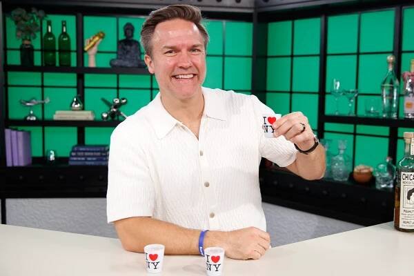 Mayor of ‘Ginny & Georgia’ Scott Porter opens up about losing to both Vanessa Hudgens and Chris Evans