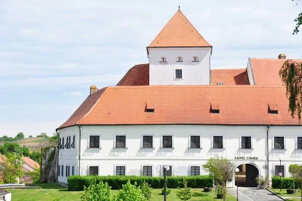 Ubytování na zámku Čejkovice ve vyhlášené vinařské oblasti - Tirit.cz - pobyty se slevou
