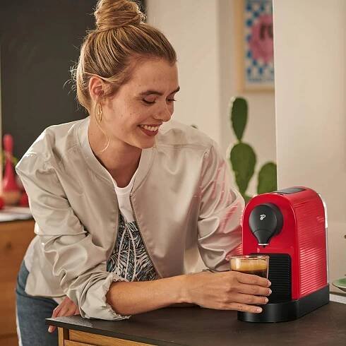 KÁVOVAR NA KAPSULY TCHIBO CAFISSIMO PURE PLUS 15 BAR RED + 30 KAPSÚL Kód výrobcu 660836