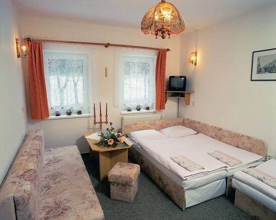 Hotel Penzion Skály (Teplice nad Metují), Česká republika Broumovsko - 2 625 Kč Invia
