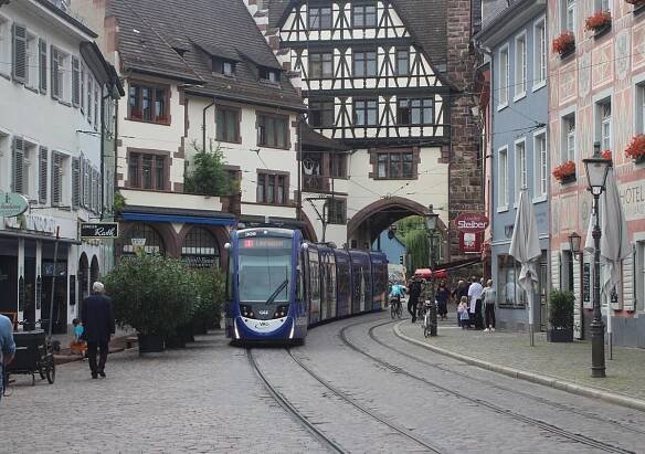 Freiburg – Straßenbahnen und Busse in Krefeld