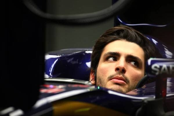 Potvrzeno. Sainz nahradí v McLarenu Alonsa