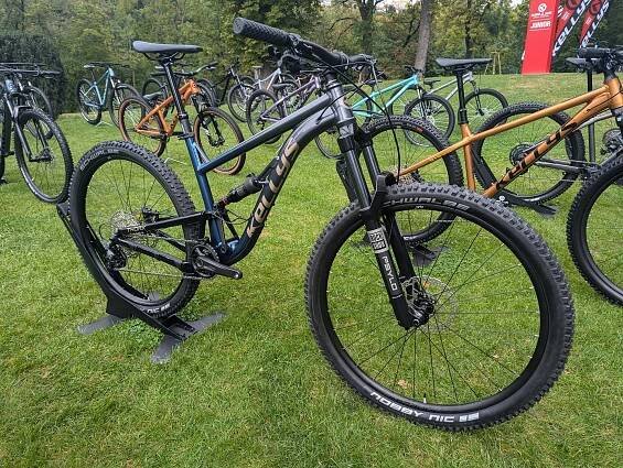 Kellys představil novinky na sezónu 2025 | DoleKOP.COM