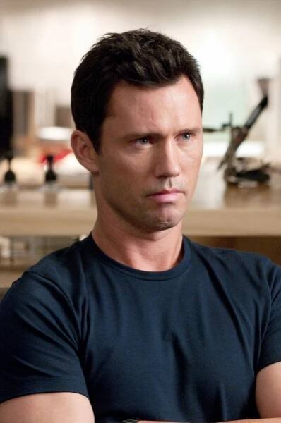 Status: Nežádoucí - Nepřátelé poblíž - Z filmu - Jeffrey Donovan