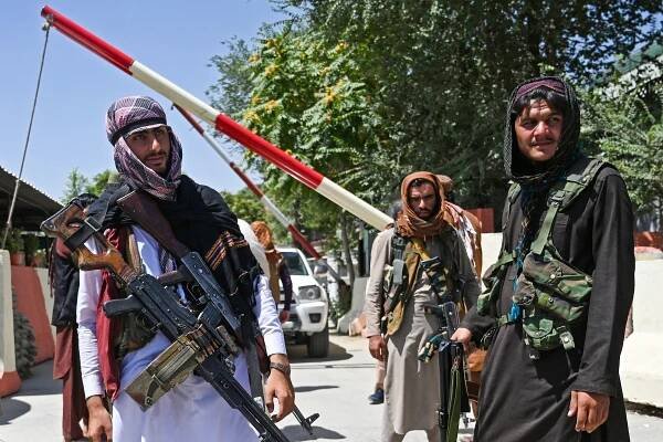 IS chce v Afghánistánu rozpoutat nový džihád. Jste moc měkcí, vyčítá Tálibánu