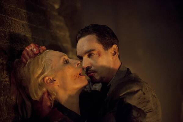 Drákula - Budiž světlo - Z filmu - Victoria Smurfit, Jonathan Rhys Meyers