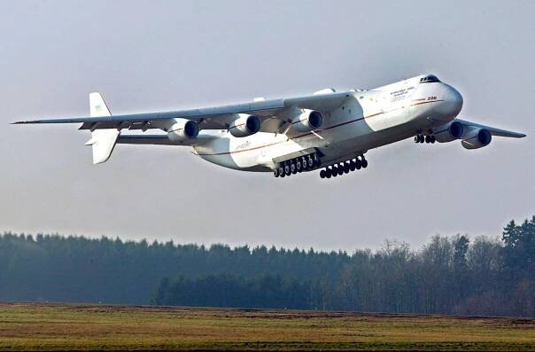 The World’s Largest Aircraft Might Lose its Title to a Blimp