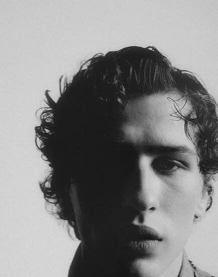 Mattia Carrano Interview: LE MILE Delves into Acting, Fashion, and Digital Dialogue