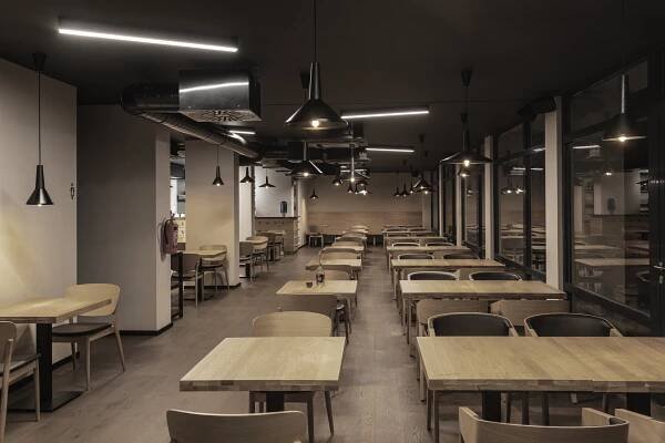 Bývalá lázeňská poliklinika se proměnila na designový hotel Chariclea. Stylové osvětlení pro něj dodala firma Delta Light