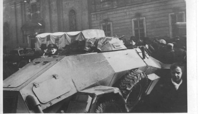 Počátek okupace 1939 v Hradci Králové. Německá armáda na Velkém náměstí | foto: Muzeum východních Čech Hradec Králové