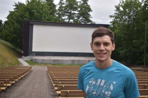 Tvůrce atomové bomby a Barbie za zvuku cikád. Letní kino Širák uvede hity sezóny