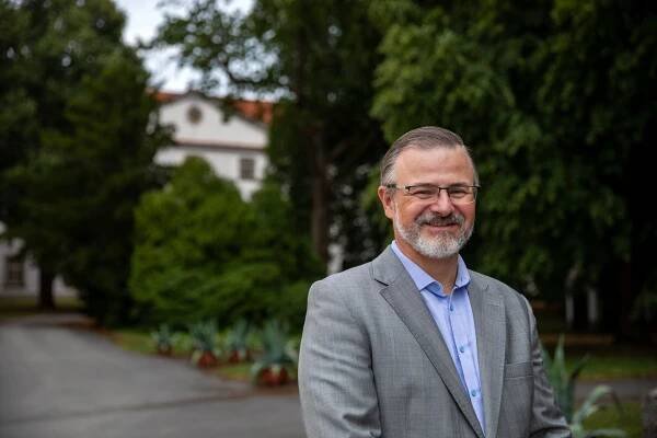 Z děsivé léčebny moderní dětskou psychiatrií: kino od Čtvrtníčka a terapie v parku