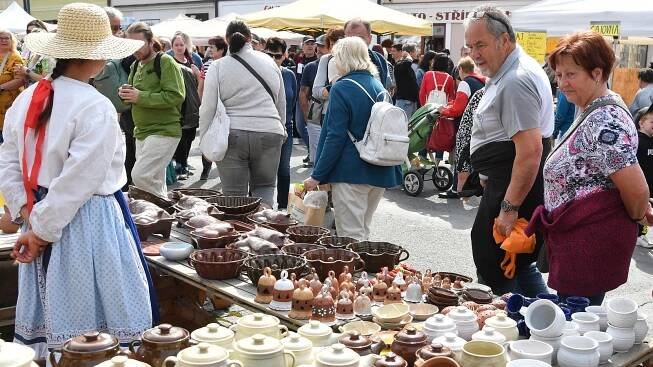 Beroun v sobotu praskal ve švech, hrnčířské trhy přilákaly tisíce návštěvníků