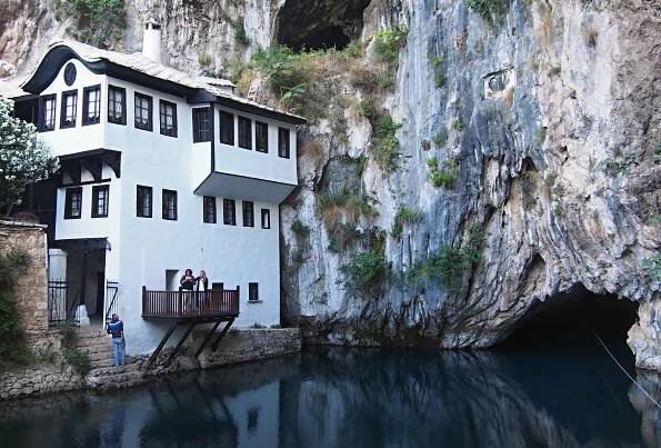 Oáza uprostřed vyprahlé země – mystický klášter Blagaj