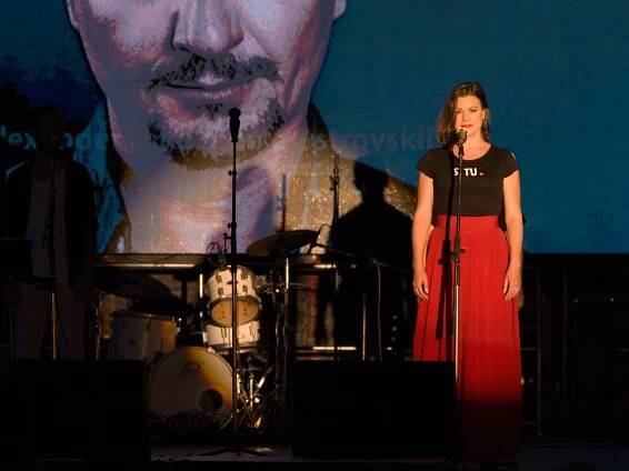 Koncert venovaný Danovi Heribanovi zaplnil námestie na festivale Dotyky a spojenia - Moja kultúra