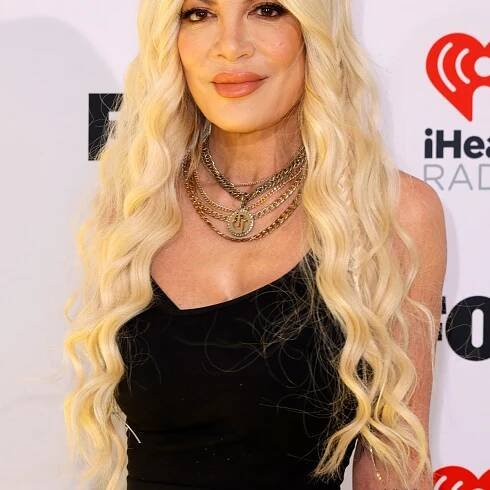 Tori Spelling Shows Off Her Weight Loss at iHeartRadio Awards Amid Her Divorce From Dean McDermott