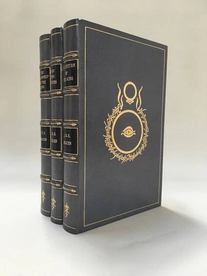 Published by Harper Collins in 1999 this gift set holds a hardcover edition of The Silmarillion, map of Beleriand, booklet with background to The Silmarillion, poster and cd with Christopher Tolkien reading Beren and Luthien