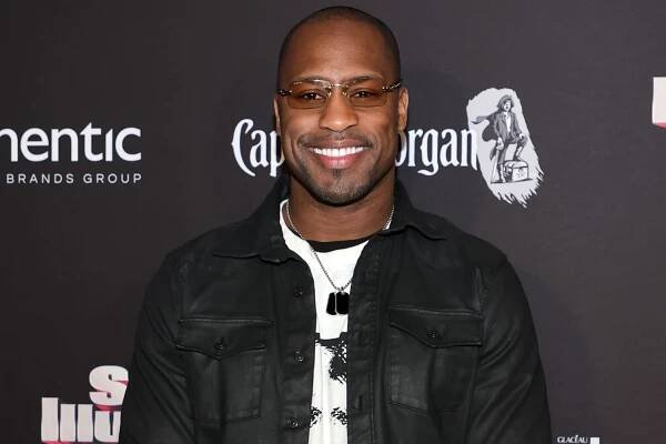 Vernon Davis Says 'a Lot' of NFL Players Reach Out for Acting Advice: 'I Try to Guide Them'
