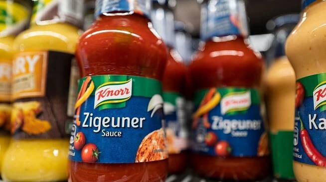 „Rasistická“ omáčka zmizí z německých regálů. V Česku její konkurentka zůstává - Seznam Zprávy