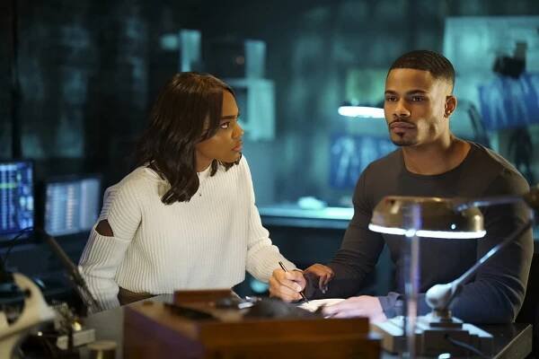 Black Lightning - Kniha války: 1. kapitola: Návrat domů - Z filmu - China Anne McClain, Jordan Calloway