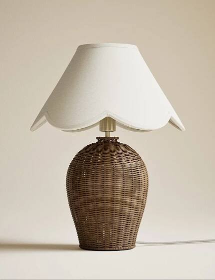 Wicker Scallop Shade Table Lamp