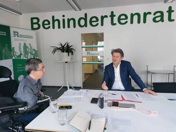 Interview mit Dr. Helmut Brandstätter (NEOS) – Österreichischer Behindertenrat