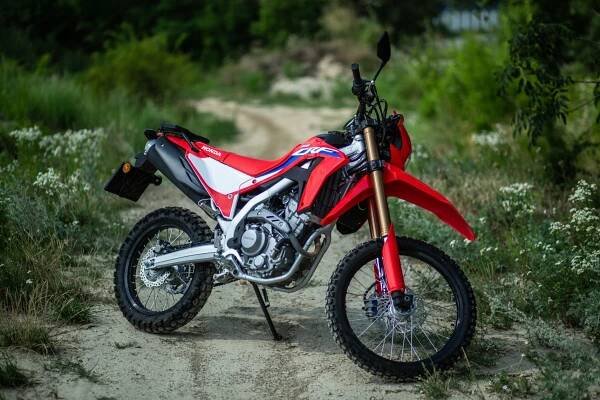 TEST Honda CRF 300 L. Motorka s ktorou sa dostane všade a za každého počasia - startstop