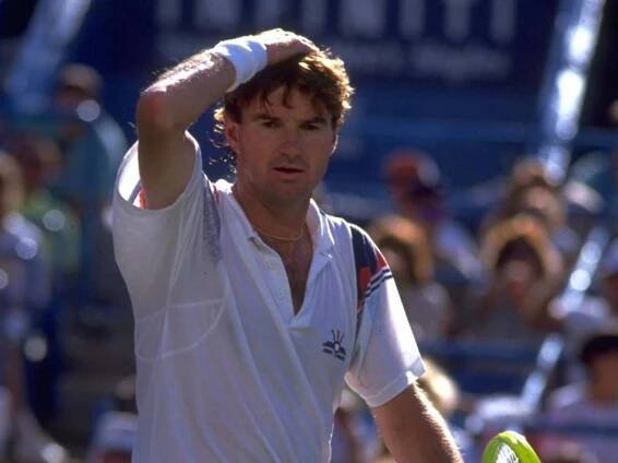 Jimmy Connors Dalam Aksi Di U.s. Open 1991 Wallpaper