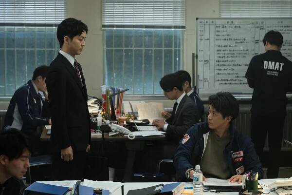 Tóri Macuzaka, Šun Oguri - Frontline - Z filmu