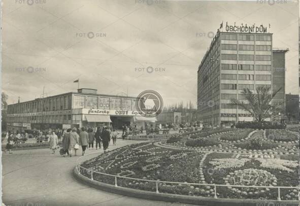 Zlín (Gottwaldov)  - Obchodní dům Předvoj na náměstí Práce