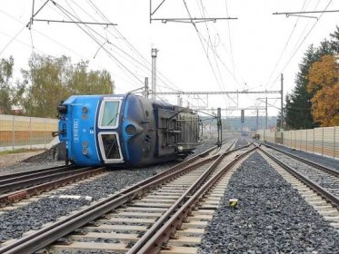 Opravy po nehodě nákladního vlaku u Poříčan končí, vlaky už při průjezdu nemusí zpomalovat