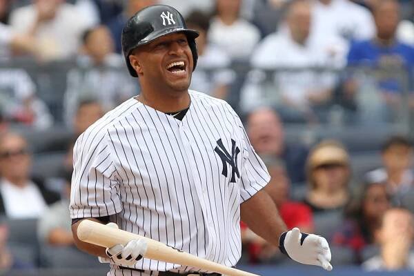 The Yankees released outfielder Vernon Wells on Friday.
