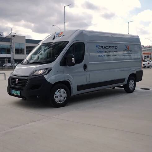 Recenzia Fiat e-ducato, test. Elektrická dodávka na podnikanie Fiat e-ducato na predaj, cena. Elektrické úžitkové vozidlo.