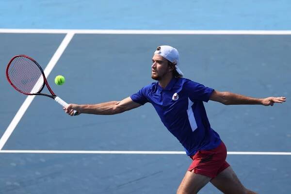 Sérii českých neúspěchů prosvětlila senzace Vondroušové na úkor domácí hvězdy
