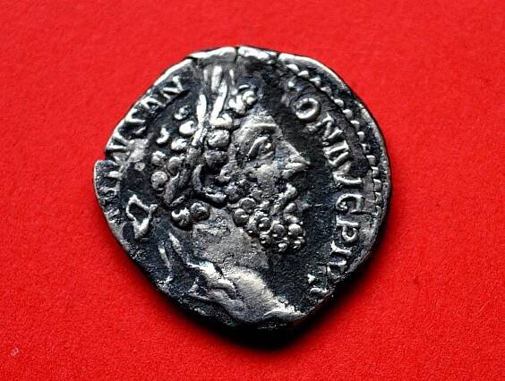 Lucius Aurelius Commodus (161-192),vládnoucí 177-192 denár | LovecPokladu.cz