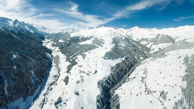 Winter vacation skiing tobogganing cross-country skiing snowboarding Eggalm Rastkogel Hintertux Glacier Ski Zillertal 3000